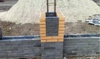 Як зробити монтаж паркану з декоративних блоків