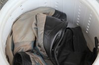 Як можна прати куртку зі шкірозамінника