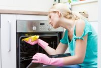 Як легко відмити брудну духовку