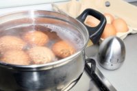 Як визначити свіжість яєць і зварити їх смачними і цілими