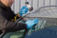Як правильно ремонтувати тріщини на лобовому склі автомобіля