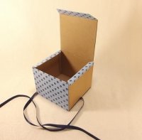 Як зробити подарункову коробку з картону