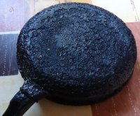 Як очистити стару чавунну сковорідку підручними засобами