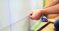 Як клеїти плитку на стіну