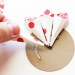 Як зробити іграшки на ялинку з паперу своїми руками